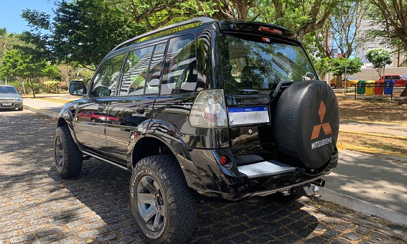 Mitsubishi Pajero Tr...