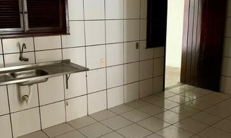 Aluga-Se Casa Duplex...