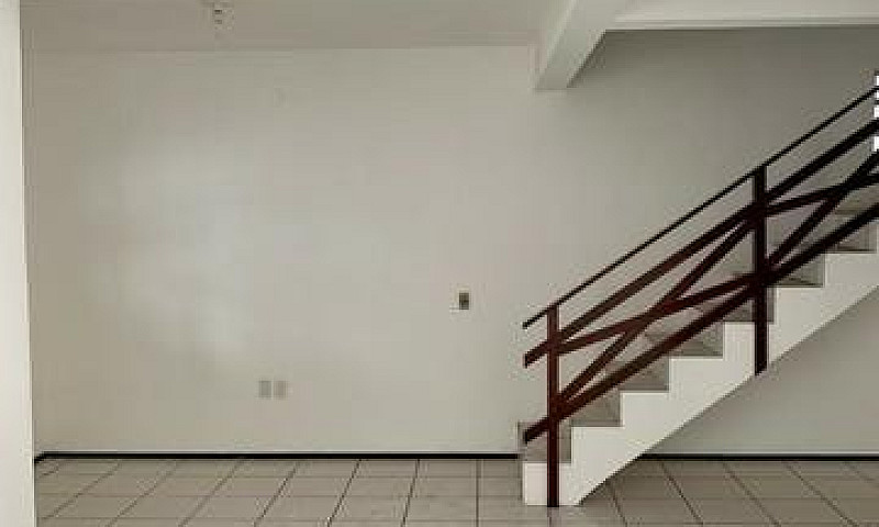 Aluga-Se Casa Duplex...