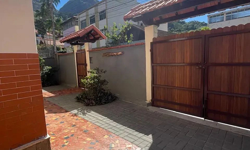 Casa Com 06 Quartos ...