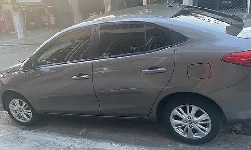 Toyota Yaris Xl Sedã...