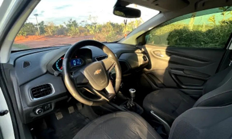 Chevrolet Onix Hatch...