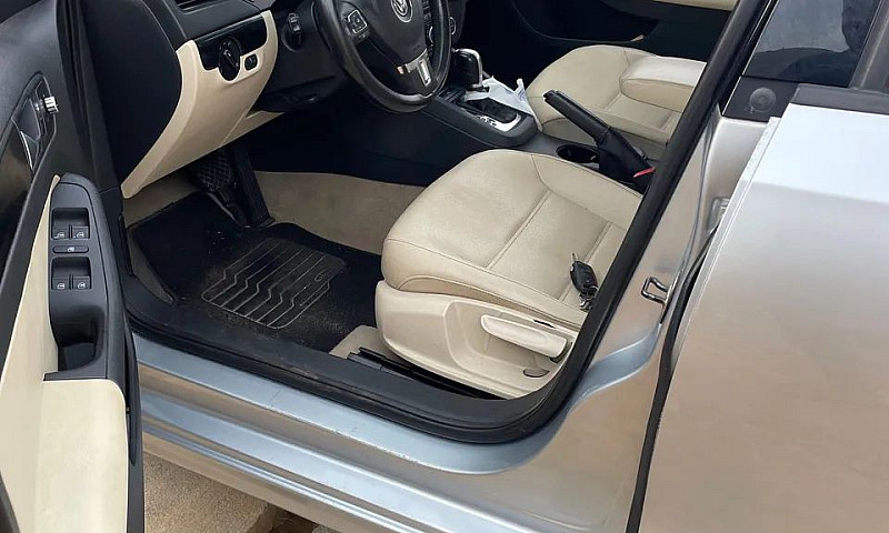 Volkswagen Jetta Com...