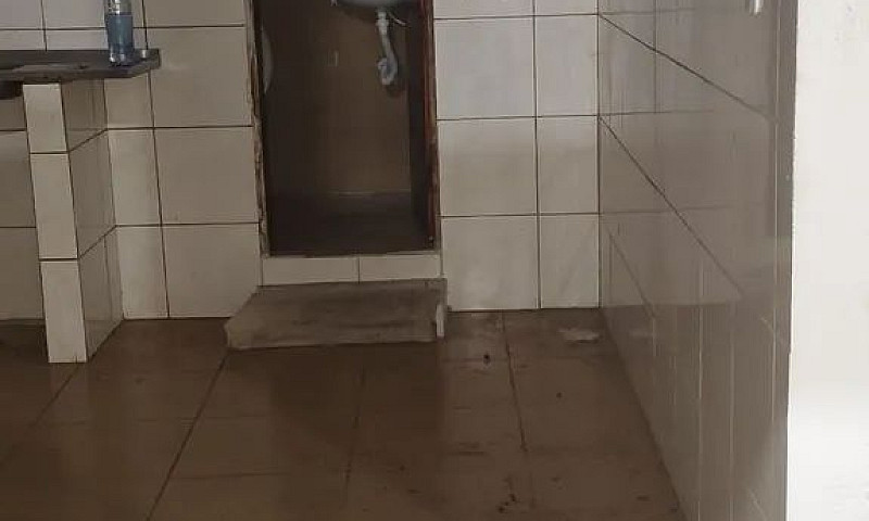 Aluga-Se Casa De Pri...