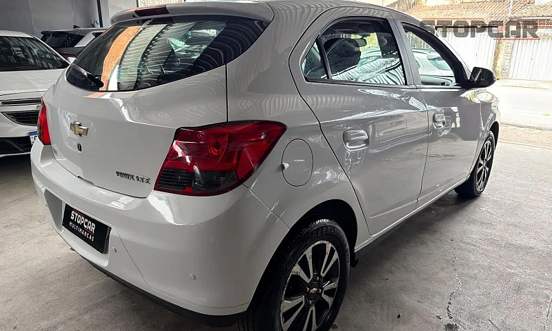 Chevrolet Onix Hatch...
