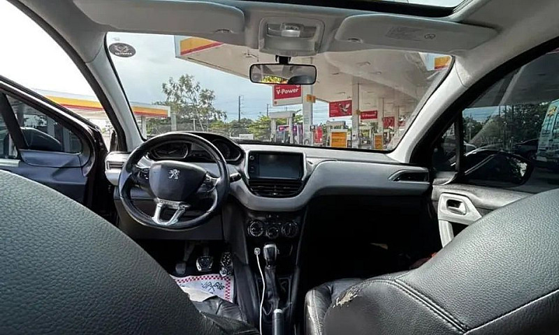 Peugeot 208 Allure 1...