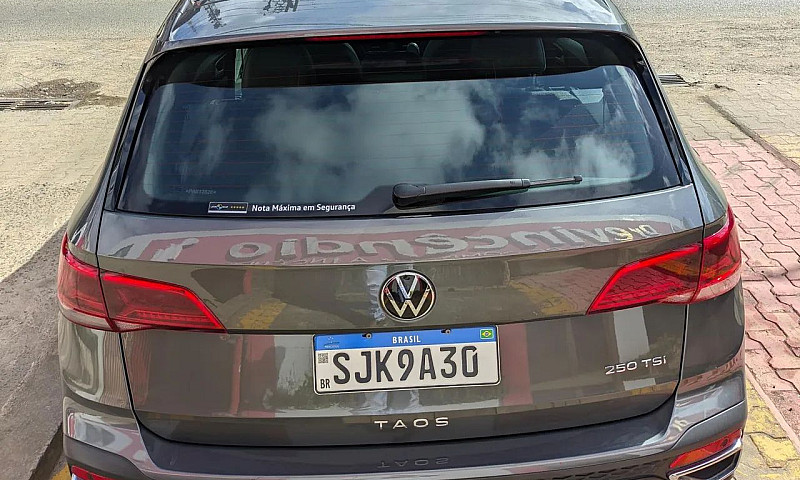 Volkswagen Taos High...