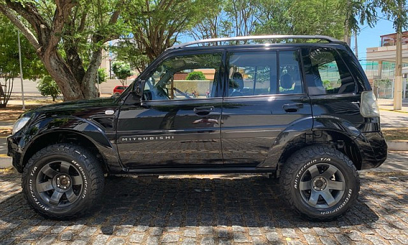 Mitsubishi Pajero Tr...