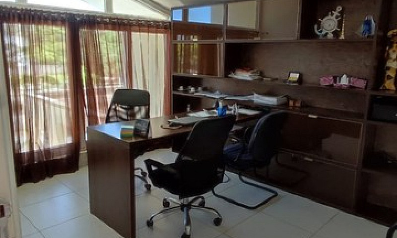 Imponente Casa Condo...