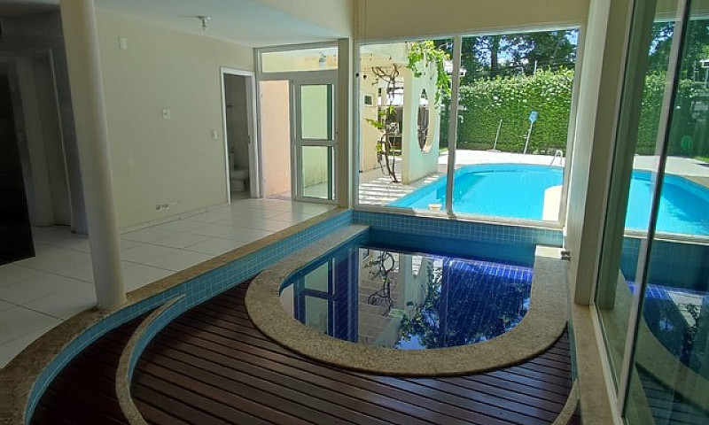 Imponente Casa Condo...
