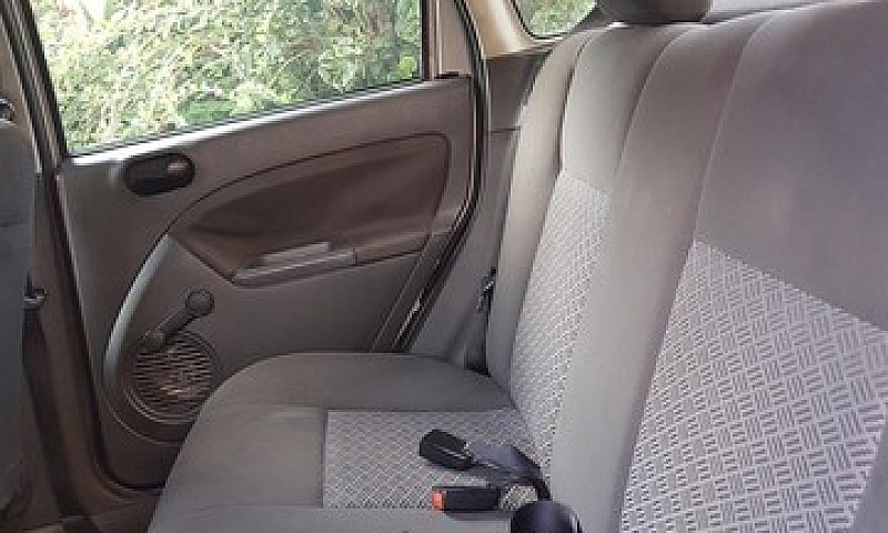 Ford Fiesta 1.6 Sed ...