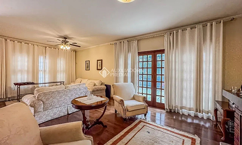 Casa À Venda Com 231...