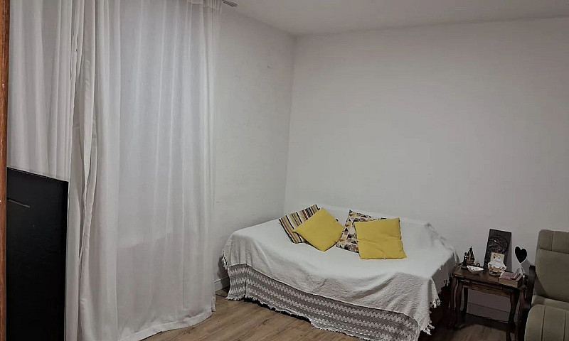 Vende-Se Casa Com Pi...