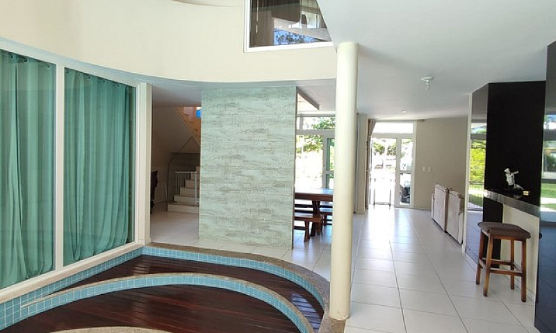 Imponente Casa Condo...
