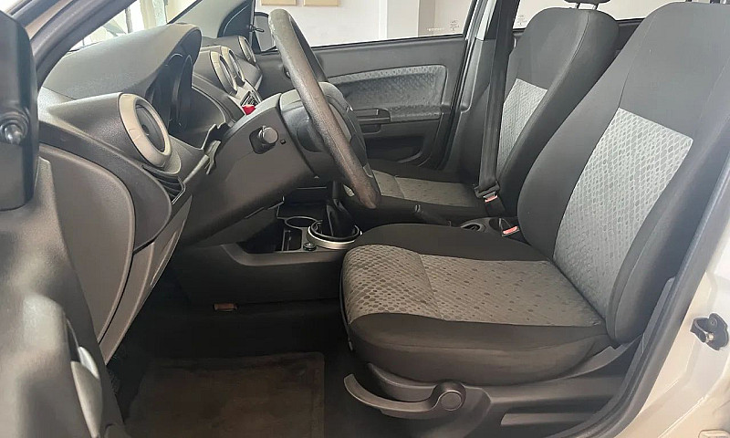 Ford Fiesta Se 1.0 8...