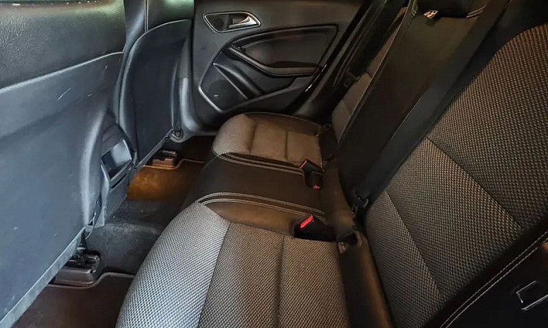 Mercedes-Benz Cla-18...