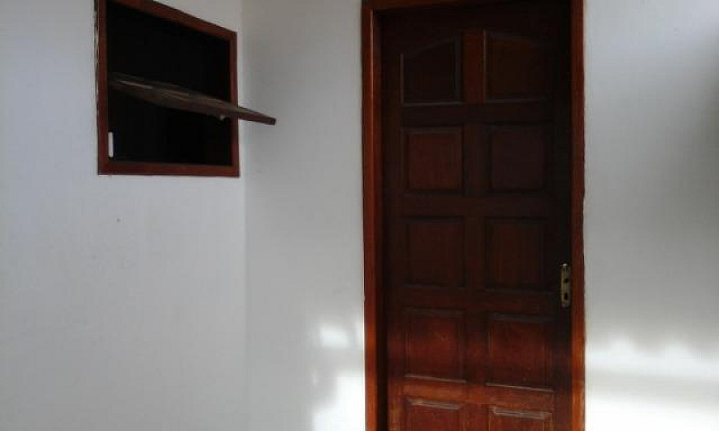 Sobrado De Um Quarto...