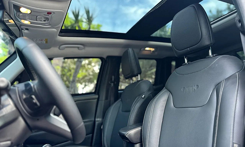 Jeep Renegade Sahara...