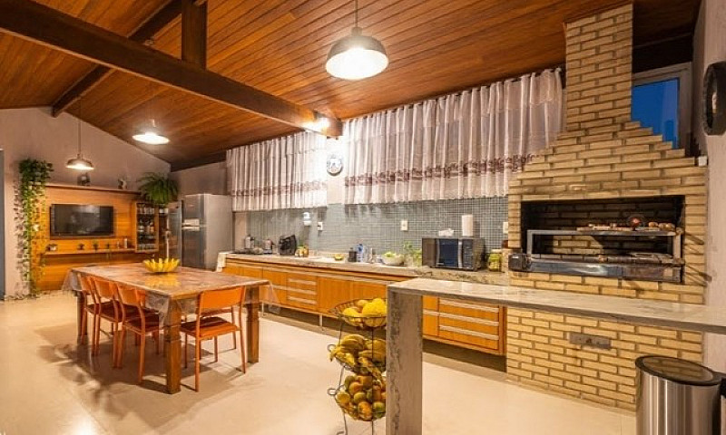 Casa Com 5 Dormitóri...