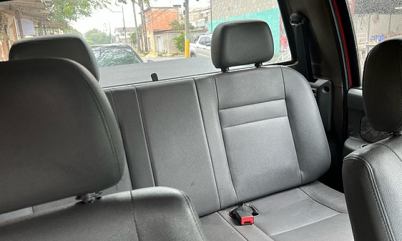 Mitsubishi L200 2010...