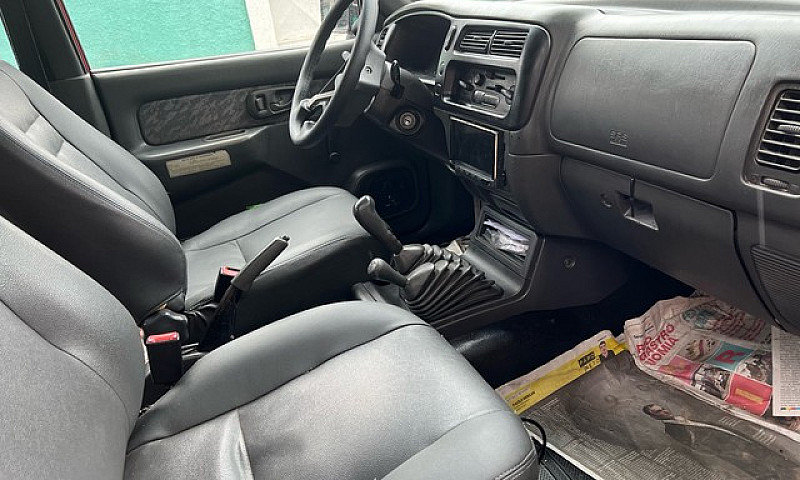 Mitsubishi L200 2010...