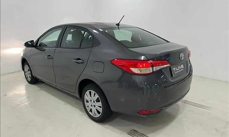 Toyota Yaris Xl Live...