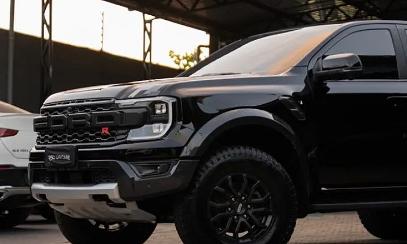 Ford Ranger Raptor 3...