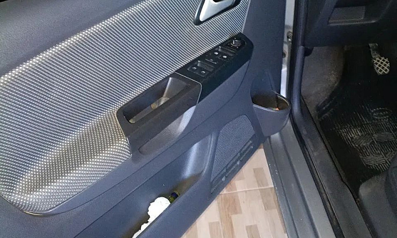 Volkswagen Fox 1.6 M...