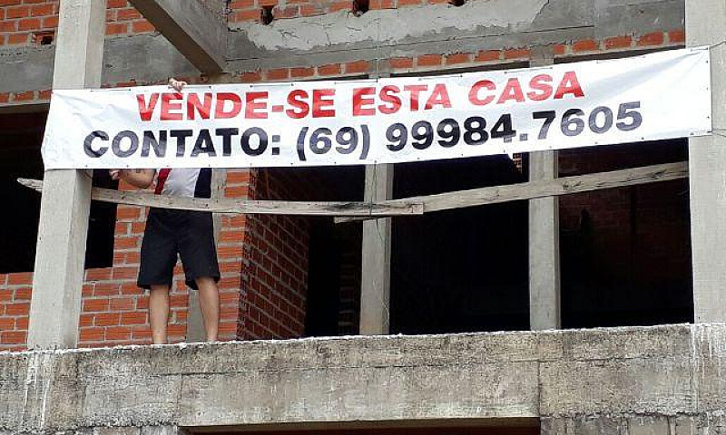 Casa Em Construção E...