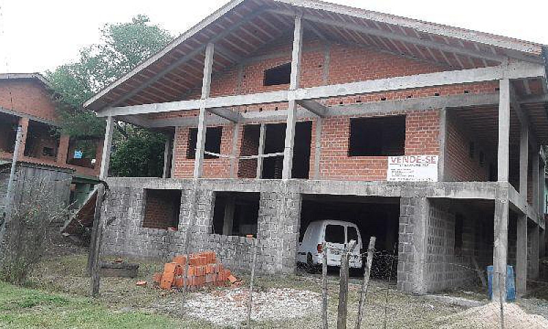 Casa Em Construção E...