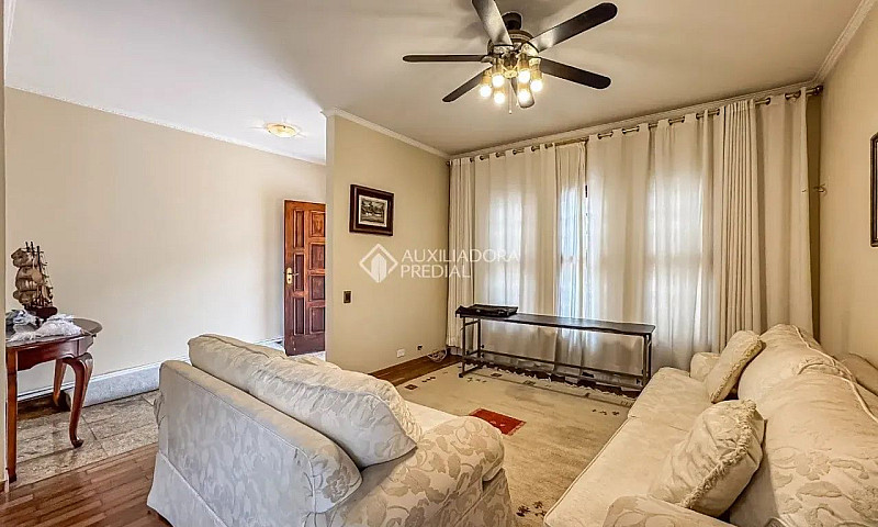 Casa À Venda Com 231...