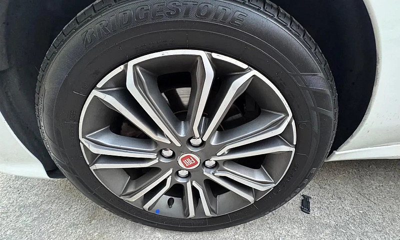 Fiat Cronos 1.8 Auto...