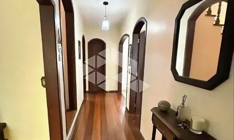 Casa 4 Dormitórios S...