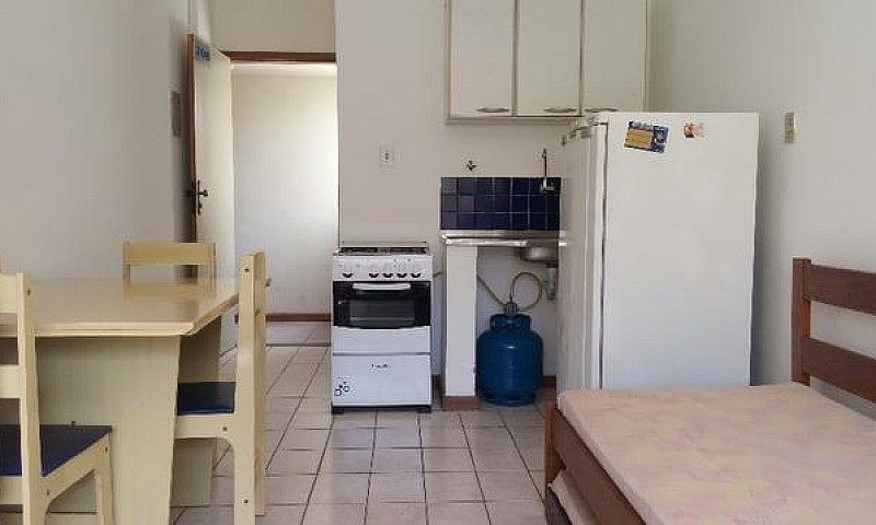 Apto 1/4-Mobiliado E...