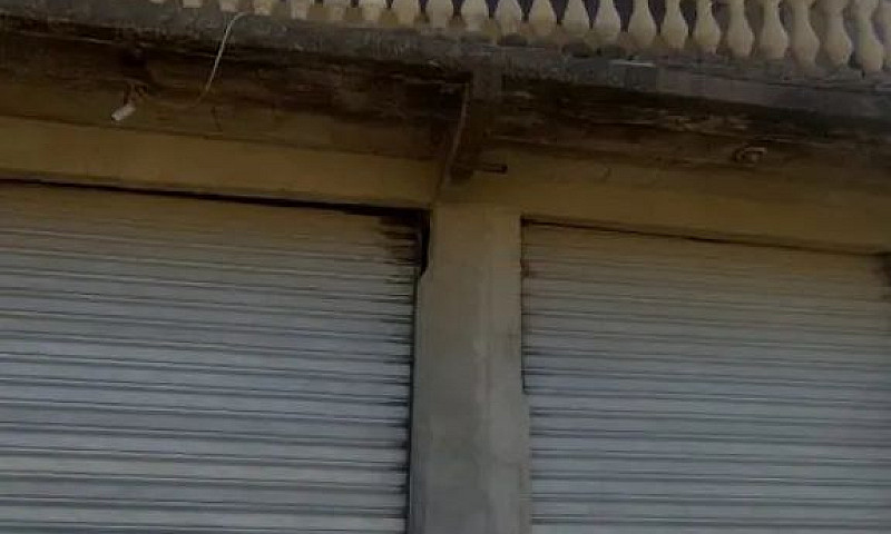 Casa Com Entrada Mai...