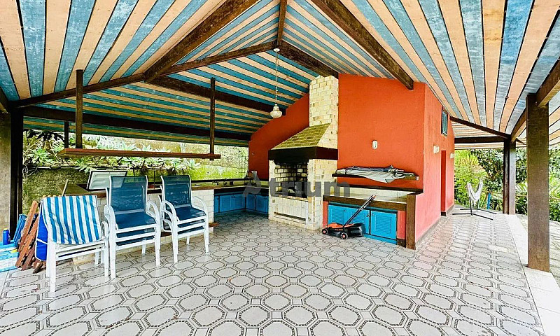Casa Com 5 Dormitóri...