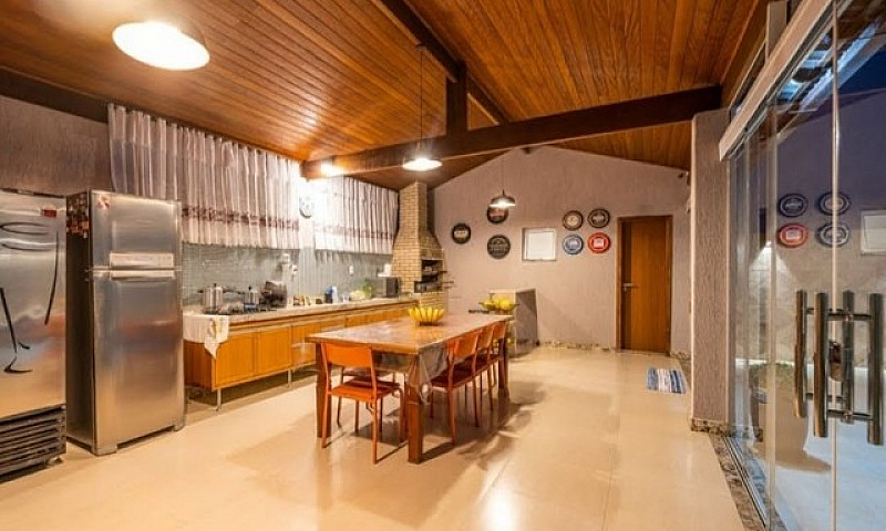 Casa Com 5 Dormitóri...