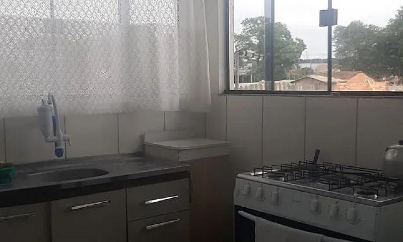 Aluga Se Quarto Para...