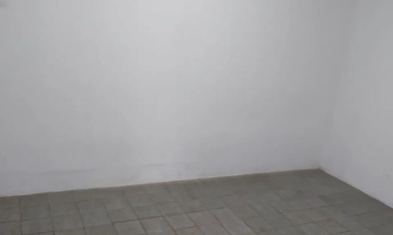 Aluga-Se Uma Casa...