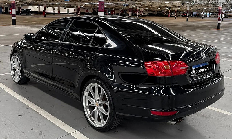 Volkswagen Jetta Com...
