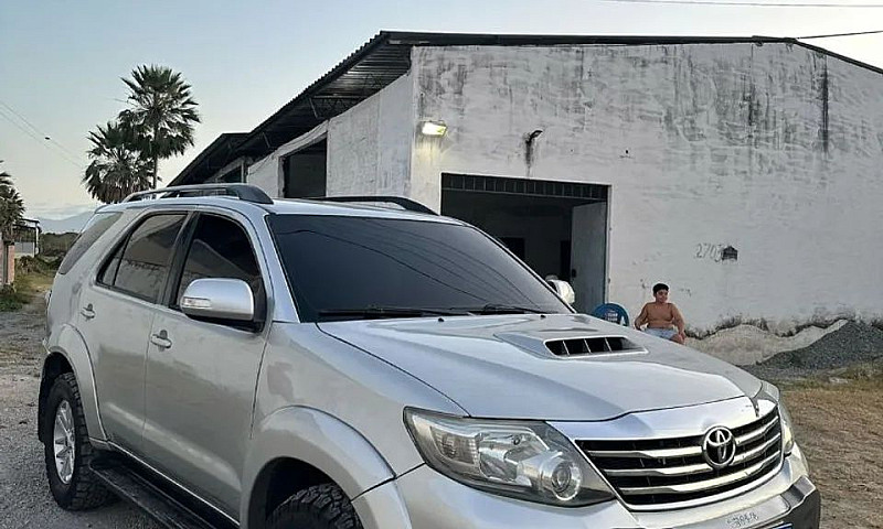 Toyota Hilux Sw4 Srv...