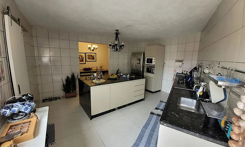 Casa A Venda Com 4 Q...