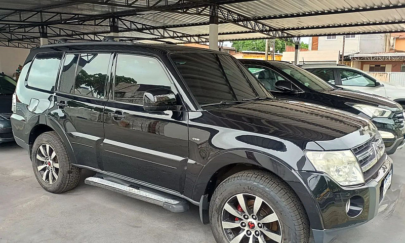 Mitsubishi Pajero Fu...