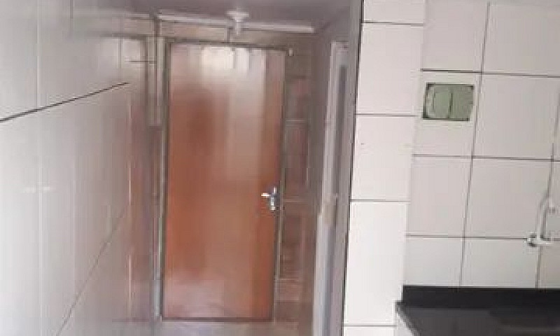Aluga-Se Casa Em Águ...