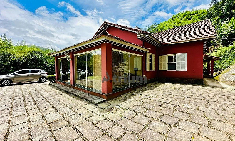 Casa Com 5 Dormitóri...