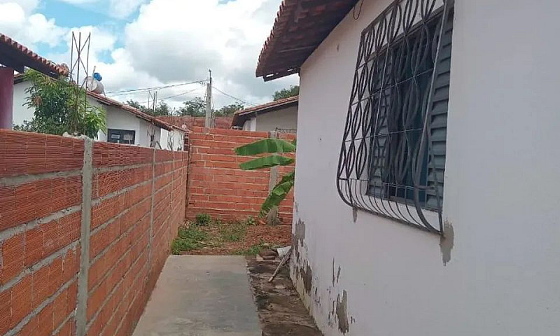 Vende-Se Casa Em Dem...