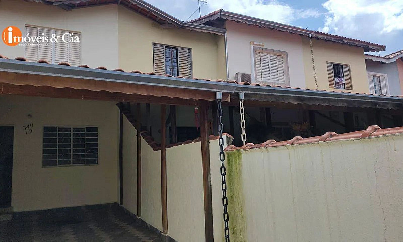 Casa Com 2 Dormitóri...
