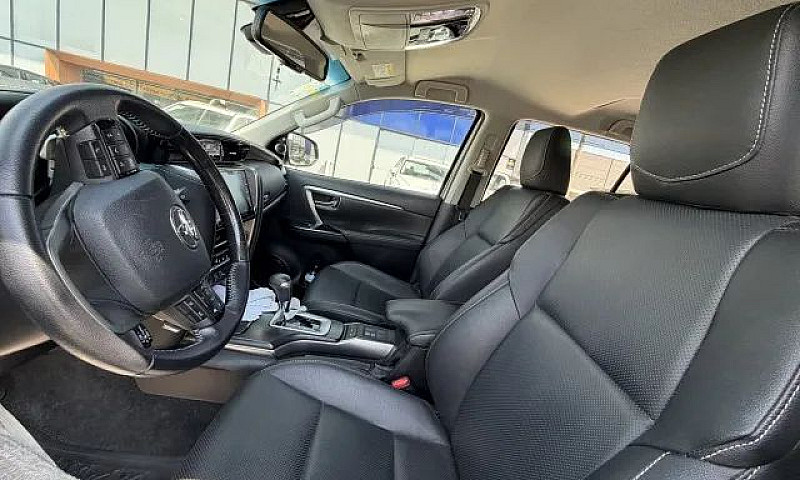 Toyota Hilux Sw4 Srx...