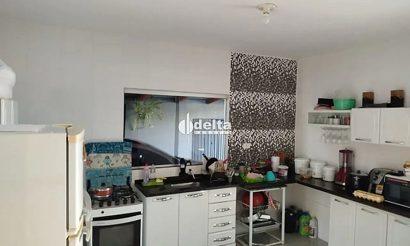 Casa Residencial Com...