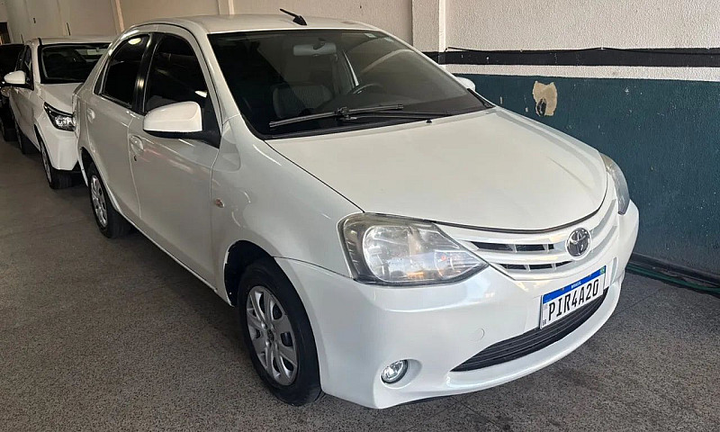 Toyota Etios Xs Seda...